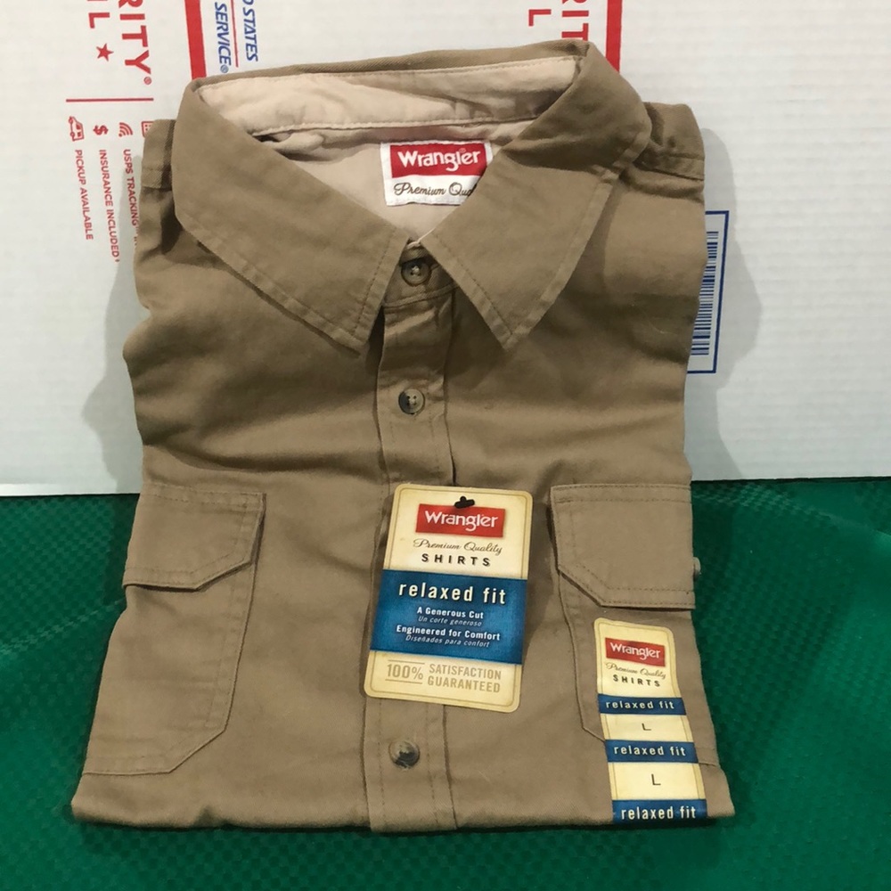 NWT Wrangler Khaki Long Sleeve Button Up